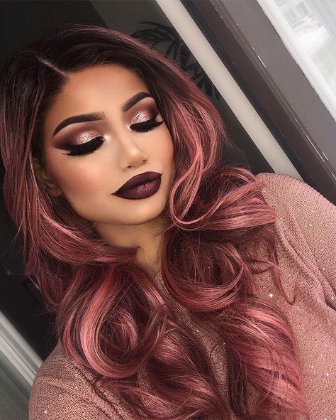 The woman has beautiful hair and makeup!! October Hair, Gold Hair Colors, Hair Color Rose Gold, Face Time, Dye Ideas, Hair Aesthetic, Makeup Hacks, Dark Makeup, Rose Gold Hair