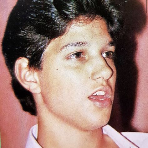 Breakfast Club Movie, Ralph Macchio The Outsiders, Outsiders Movie, Famous Pictures, Ralph Macchio, Kid Movies, Zoo Wee Mama, Rare Pictures, Karate Kid