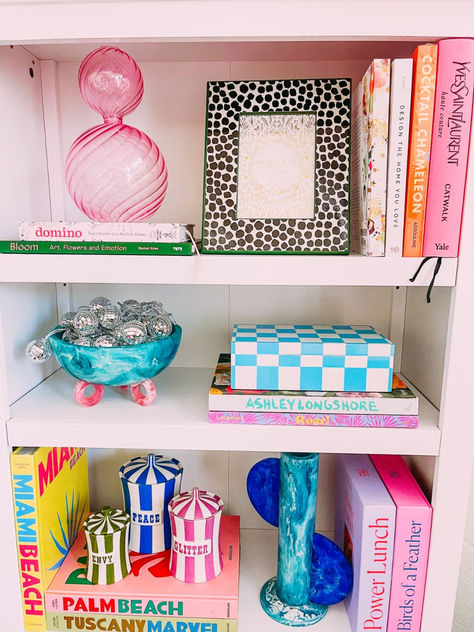 Fun Shelf Decor, Living Room Inspo Colorful, Colorful Shelf Decor, Preppy Shelf Decor, Office Bookshelf Styling, Preppy Apartment Decor, Preppy Home Decor, Colorful Room, College Bedroom