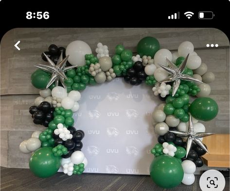 Balloon Decorations Graduation, Black And White Balloons, Balloon Tower, Graduation Backdrop, Graduation Balloons, Silver Balloon, Green Balloon, Green Backdrops, Balloon Sculptures