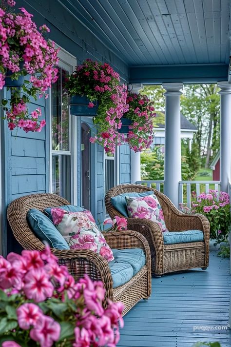 Garden Inspo Ideas, Front Porch Seating Ideas, Corner Garden Ideas, Pretty Porches, Upcycled Decor, Shabby Chic Porch, Balkon Decor, Spring Porch Decor, Garden Inspo