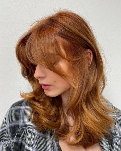 Medium-Length Ginger Butterfly Shag Butterfly Haircuts, Butterfly Haircut, Shaggy Haircuts, Ginger Hair Color, Haircuts Straight Hair, Auburn Hair, Mid Length Hair, Good Hair Day, Hair Inspo Color