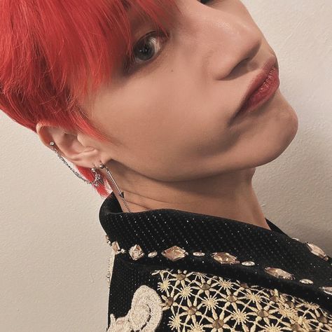 3 side of #wooyoungateez ❤️ Wooyoung Red Hair Selca, Wooyoung Red Hair Icon, Wooyoung Red Aesthetic, Ateez Red Icon, Wooyoung Halloween, Ateez Red Aesthetic, Wooyoung Red Hair, Blue Grey Hair, Jeong Yun-ho