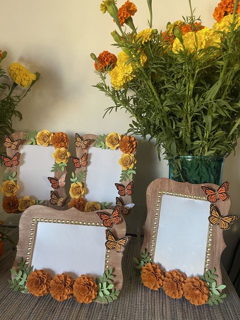 This beautiful photo frame is decorated with handcrafted paper flowers and butterflies it is a great addition to your Dia de los muertos altar. Purchase it on my etsy store or message me on instagram to place an order. Instagram: www.instagram.com/marleeney/ www.etsy.com/shop/marleeneyscreations Dia Los Muertos Decorations, Small Altar Ideas Dia De Los Muertos, Dia De Los Muertos Ofrenda Ideas Diy, Diy Mini Ofrenda, Ofrenda Picture Frames, Modern Ofrenda, Dia De Los Muertos Decorations Ideas Diy, Dia De Muertos Party Ideas, Diy Dia De Los Muertos Altar Ideas