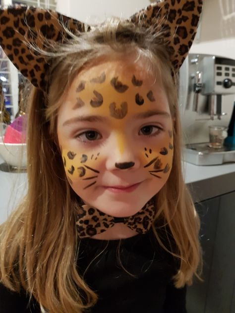 Panter schmink Cheetah Face Paint Kids Easy, Cheetah Face Paint Easy, Cheeta Face Paint, Kids Cheetah Costume, Cheetah Face Paint, Leopard Face Paint, Cheetah Makeup, Leopard Makeup, Cheetah Face