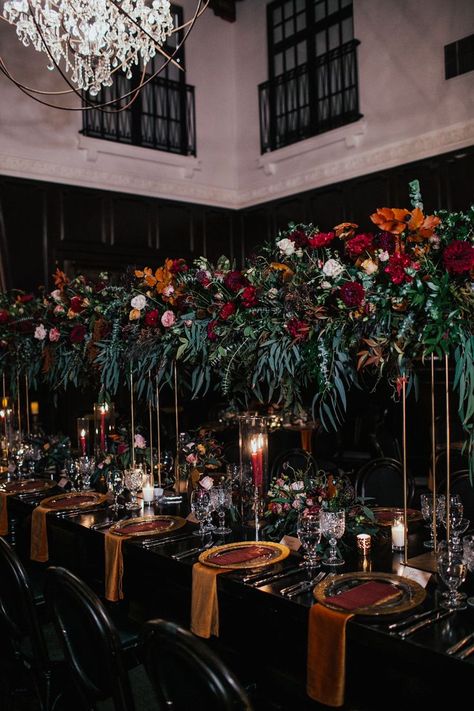 #weddinginspiration #winterwedding Green And Burgundy Wedding, Hollywood Wedding, Bridal Table, Dark Wedding, Moody Wedding, Wedding Winter, Elegant Fall, Table Set Up, Exclusive Wedding