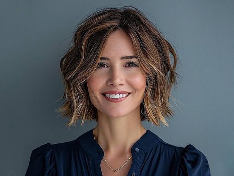 The Shattered Bob Is The Haircut to Try in 2024 & Here Are 25 Perfect Examples - NewsBreak Shattered Layers, Shattered Bob, Bobbed Hair, The Haircut, Sassy Haircuts, New Hair Trends, Short Hairdos, Best Short Haircuts, Short Bob Haircuts