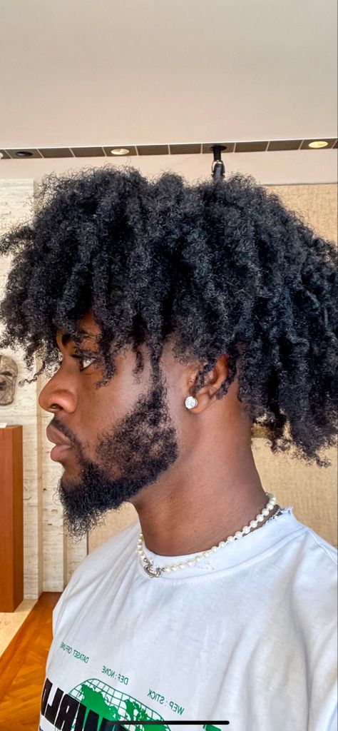 Aesthetic Hair Black, Short Hair Dreadlocks, Afro Hair Color, Black Man Haircut Fade, Curly Twist, Mens Twists Hairstyles, Long Curly Hair Men, Hair Twists Black, Super Curly Hair