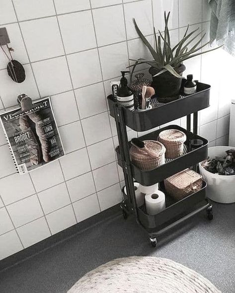 #storage #bathrooms #bathroominspo Decorating Dorm, Apartment Deco, Diy Muebles Ideas, Organization Cart, Diy Bathroom Storage, Hemma Diy, Dekor Diy, Small Bathroom Storage, Bathroom Storage Organization