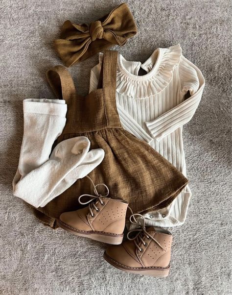 Winter Outfits Babygirl, Winter Baby Outfits Girl, Neutral Baby Girl Clothes, Baby Girl Outfits Aesthetic, Winter Baby Girl Outfits, Baby Fall Outfits, Fall Baby Clothes, Toddler Fall