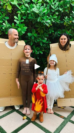 Diy Family Costumes, Matching Family Costumes, Family Costumes For Halloween, Matching Family Halloween Costumes, Family Themed Halloween Costumes, Fun Halloween Ideas, Family Costume Ideas, Themed Halloween Costumes, Scarecrow Costume