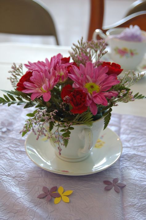 ♫ flowers in tea cups .. X ღɱɧღ || Teacup Flower Arrangements, Petals And Prosecco Bridal, Petals And Prosecco, Teapot Centerpiece, Tea Cups Diy, Tea Party Centerpieces, Tea Cup Centerpieces, Teacup Flowers, Flower Arrangements Wedding