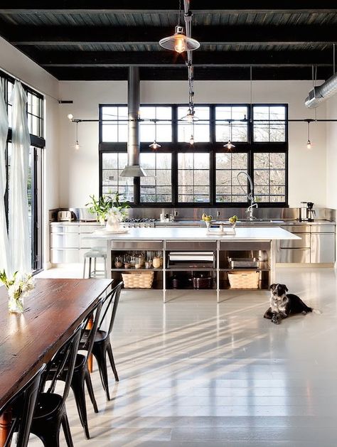 Industrial Decor Kitchen, Industrial Kitchen Design, Industrial Style Kitchen, Decor Ikea, Industrial Interiors, Modern Restaurant, Loft Living, Design Del Prodotto, Loft Design