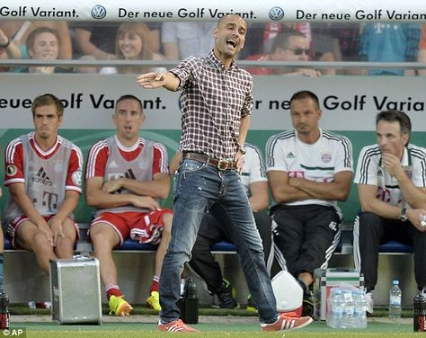 Pep Guardiola Style, Best Dressed Men, Football Dress, Bald Men Style, Soccer Coach, Preppy Men, Stylish Man, Smart Casual Men, Best Dressed Man