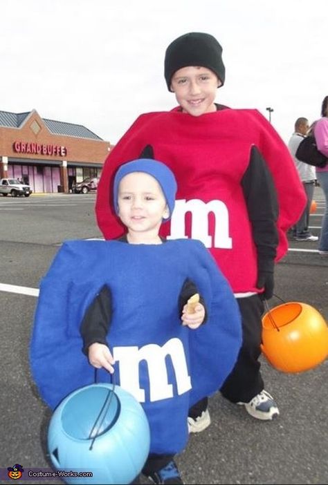 M & M's - 2013 Halloween Costume Contest via @costumeworks M M Costume Ideas, Diy M&m Costume For Kids, Kids M&m Costume, M M Costume Diy, Mnm Halloween Costume, M Ms Costume, Diy M M Costume, M&m Costume Diy, M M Halloween Costume