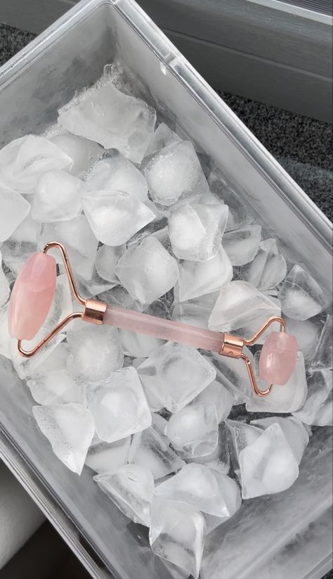 Skin Care Aesthetic Pictures Pink, Ice Face Aesthetic, Skin Care Aethstetic, Skin Care Picture Ideas, Ice Roller Aesthetic, Face Roller Aesthetic, Ice Skin Care, Skin Care Aesthetic Pictures, Face In Ice