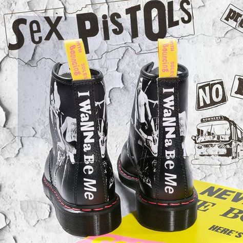 Punks 70s, Doctor Martens, 70s Punk, Shoes Dr Martens, Punk Shoes, 90s Fashion Grunge, Punk Accessories, Aesthetic Grunge Outfit, Best Shoes