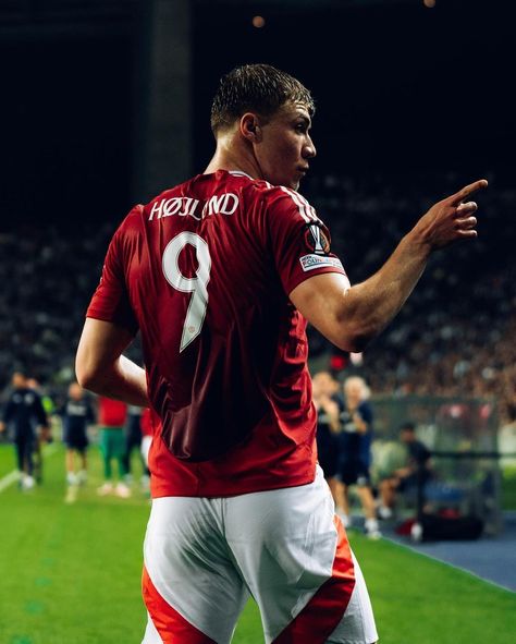 Rasmus Höjlund Wallpaper, Ronaldo Avatar, Razzle Dazzle, Aesthetic Eyes, Man Utd, Cristiano Ronaldo, Manchester United, Ronaldo, Manchester