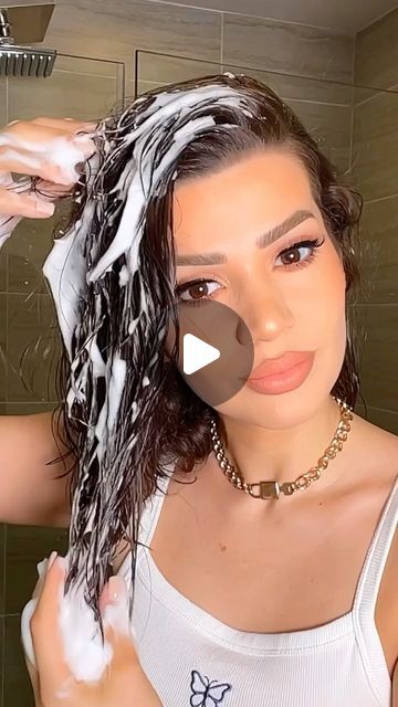 ‏‎340K likes, 1,051 comments - ‎‏‏‎exteriorglam‎‏ ב-‏‎July 4, 2021‎‏‏‎: "How I style my natural waves🥰 Got so many questions on how I create this hair style. All I use is mousse and texturizing spray. I use the...". ‎‏‏‏ Haircuts Long Curly Hair, Layered Haircuts Long, Curling Mousse, Curly Hair Bob Haircut, Mousse Hair, Hair Bun Extension, Mexican Hairstyles, Curl Mousse, Haircuts Long