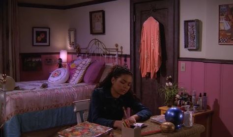 2000s Pink Aesthetic, Claire Kyle, 2000s Bedroom, My Wife And Kids, Movie Bedroom, 70s House, Girly Room, Retro Interior, Wife And Kids