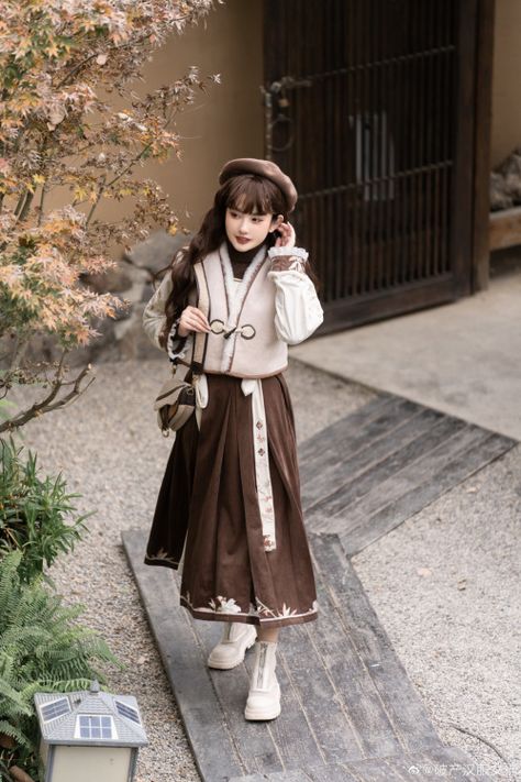 Hanfu Traditional, Modern Hanfu, Korean Outfit Street Styles, Modern Asian, Chinese Hanfu, Chinese Clothing, Asian Outfits, Traditional Dress, Art Clothes