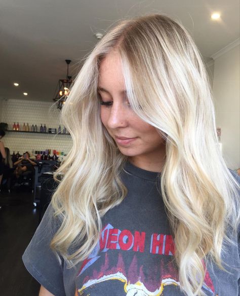 Milky blonde tones with the perfect root blend 👏🏼👏🏼 Bright Blonde Root Melt, Milky Blonde Hair Balayage, Roots Blended Into Blonde, Milky Balayage, Cool Tone Blonde Hair Color, Blended Blonde Roots, Blonde Root Blend, Blended Root Blonde, Blonde Hair With Blended Roots