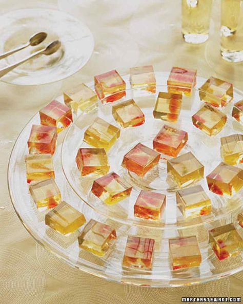 Fancy Jello shots guys!!Dessert wine gelees | 15 Great Gatsby Party Ideas Wine Jello Shots, Fest Mad, Dessert Shots, Wine Desserts, Jello Shots, Snacks Für Party, Purim, Slushies, Party Drinks