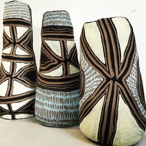 I have just discovered these amazing ceramics by Australian creative Penny Evans. Pop over to her account for a look.  Handmade graphic beauty.  @pennye66 #ceramics #handmade #australianartist #graphic #original #indigenous #pattern #mooredesigncollective Two Sisters And A Brother, Etsy Cups, Dishes Display, Minimalist Ceramics, Amazing Ceramics, Indigenous Pattern, Simple Pottery, Ceramics Contemporary, Simple Dishes