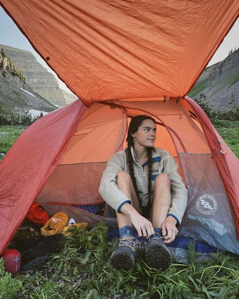 Tent Camping Aesthetic, Backpacking Inspiration, Mountain Trip, Camping Inspiration, Camping Set Up, Camping Aesthetic, Fun Pics, Backpacking Trip, Happy Travels