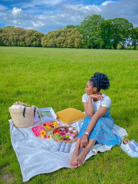 Summer picnic, black girl, high puff, green scenery Picnic Outfits Black Women, Picnic Outfit Aesthetic, Spring Picnic Outfit, Picnic Date Outfit, Picnic Photoshoot Ideas, Picnic Pics, Picnic Date Outfits, Black Cottagecore, Cottagecore Picnic