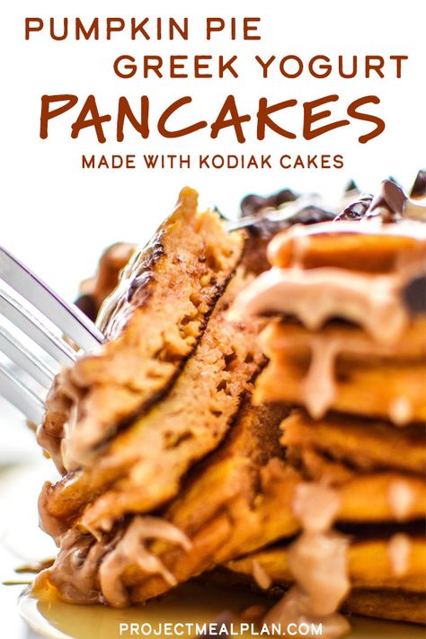 Pumpkin Pie Greek Yogurt Pancakes - Moist and delicious fall breakfast treat! Make-ahead and fridge friendly! Made with Kodiak Cakes Flapjack and Waffle Mix. #projectmealplan #kodiakcakes #pumpkinpancakes #greekyogurt #breakfastideas Kodiak Recipes, Greek Pie, Waffle Mix Recipes, Pancakes Pumpkin, Kodiak Cakes Recipe, Yogurt Greek, Pumpkin Protein Pancakes, Pumpkin Yogurt, Greek Yogurt Pancakes