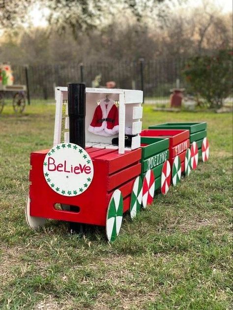 21 DIY Outdoor Christmas Decorations To Spread Joy And Uplift Your Mood Christmas Crate, Crate Train, Diy Snowman Decorations, Outdoor Christmas Decorations Yard, Snowman Crafts Diy, Christmas Diy Wood, Christmas Decorations Diy Crafts, Diy Snowman, I Love Love