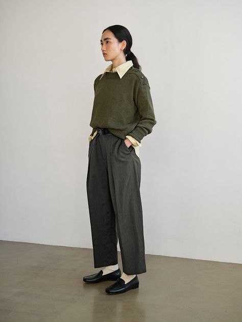 Small Torso Outfits, Monochrome Outfit Aesthetic, Professor Outfits, Professor Style, Clog Outfit, Japanese Workwear, Japanese Fashion Women, Gender Fluid Fashion, Knit Blouse