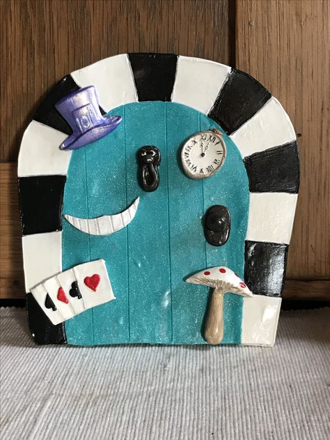 Alice in Wonderland Door Alice In Wonderland Pottery Ceramic Art, Clay Alice In Wonderland Ideas, Alice In Wonderland Tim Burton Aesthetic, Alice In Wonderland Clay Art, Alice In Wonderland Ceramics, Alice In Wonderland Pottery, Clay Alice In Wonderland, Door Art Bedroom, Alice In Wonderland Door