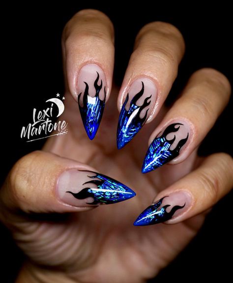 Black and blue nail art Hades Nails Art, Blue Fire Nails, Black And Blue Nail Designs, Blue Flame Nails, Black And Blue Nails, Nail Art Bleu, Blue Stiletto Nails, Dark Nail Art, Galaxy Nail