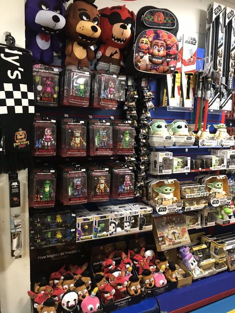 Fnaf Stuff To Buy, Fnaf Themed Bedroom, Fnaf Bedroom Ideas, Fnaf Room, Fnaf Collection, Fnaf Merch, Fnaf Crafts, Best Christmas Toys, The Marionette