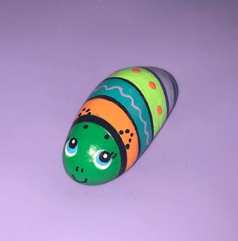 Caterpillar by TRICIA! Caterpillar Rock Painting Ideas, Painted Rock Caterpillar, Caterpillar Rock Painting, Caterpillar Painted Rocks, River Rock Crafts, Lady Bug Painted Rocks, Lover Painting, Turtle Painted Rocks, Rock Crafts Diy