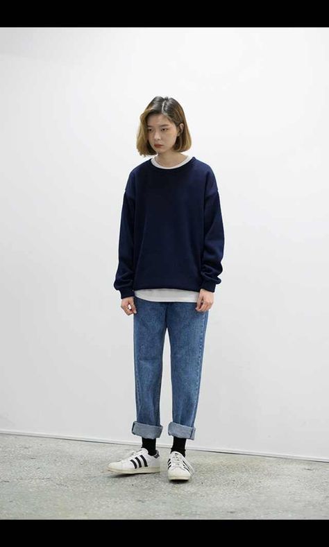 Comfy/Basic/Palewave/aesthetic inspo album - Imgur Casual Friday Work Outfits, Friday Outfit For Work, Normcore Fashion, How To Wear Sneakers, Rolled Jeans, Ținută Casual, Mode Inspo, 가을 패션, 여자 패션