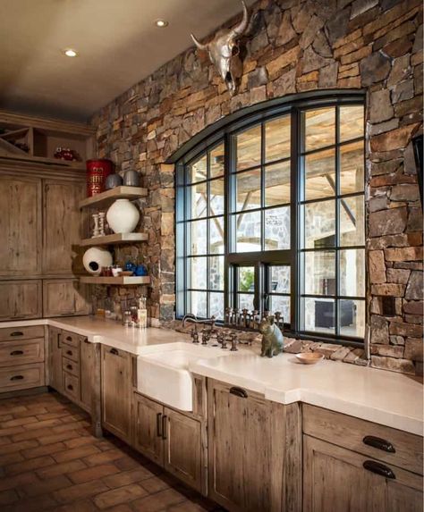 Tour a Texas ranch house that will leave you speechless Ranch House Kitchen, Land House, Dream Ranch, Rustic Kitchen Cabinets, Decor Western, Decorating Kitchen, Interior Vintage, Rustic Kitchen Design, Country Decorating