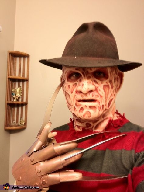 Freddy Krueger <3 2012 Halloween Costume Contest Fredy Krueger Makeup, Freddie Kruger Makeup, Freddy Krueger Face, Freddy Krueger Cosplay, Freddy Krueger Makeup, Badass Makeup, Cardboard Costumes, Freddy Krueger Costume, Cardboard Costume