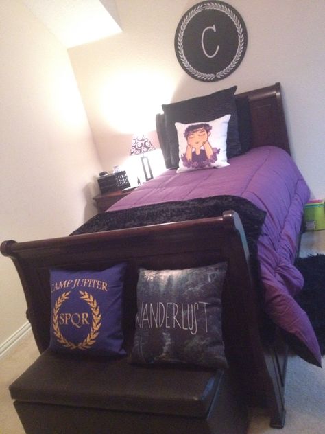 My Percy Jackson room Percy Jackson Bedroom Ideas, Percy Jackson Room Ideas, Percy Jackson Themed Bedroom, Percy Jackson Book Nook, Percy Jackson Bedroom, Percy Jackson Decor, Percy Jackson Room Decor, Harry Potter Children, Fandom Bedroom