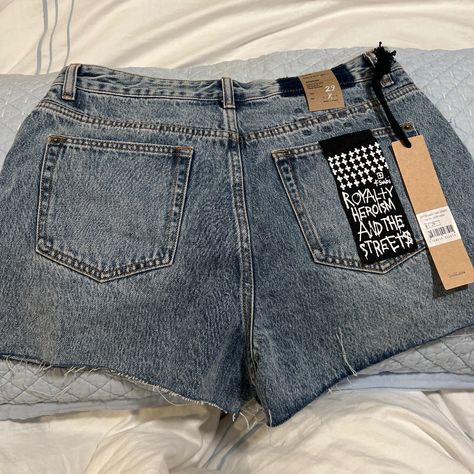 Brand New With Tags Never Worn Ksubi Shorts Outfit Black Women, Ksubi Shorts Outfit, Ksubi Outfit, Ksubi Jeans Outfit, Shorts Outfits Black Women, Jeans And Crop Top, Diy Clothes Jeans, Shorts Outfit Ideas, Denim Diy Clothes