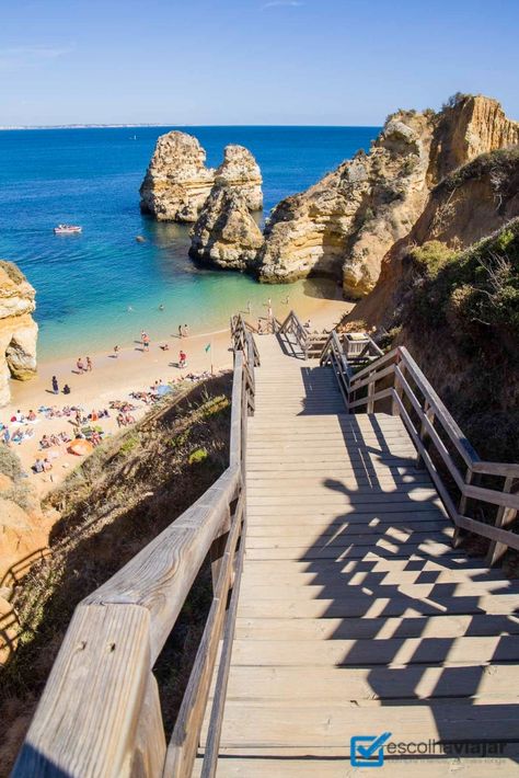 Fotos de Viagem a Portugal: a praia do Camilo é uma das famosas do Algarve, que está entre as regiões mais lindas da Europa. Veja outras imagens dessa viagem desde o Algarve até o Porto, em Portugal; pictures of Portugal. #viagem #Portugal #Algarve #praia #fotografia #natureza Porto Portugal Beach, Portugal Pictures, Portugal Places To Visit, Portugal Beach, Portugal Porto, Portugal Algarve, Braga Portugal, Portuguese Culture, Algarve Portugal