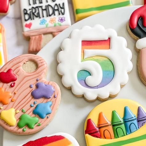 Butter Bar Bakery ~ Elana on Instagram: "The most colorful birthday ever! Bella is a sweet art loving 5 year old and hopefully these fun art cookies will inspire her to add cookie decorating to her artist pursuits! From the little marker candles to the crayon banner, I’m so in love with this set! 🖍️🎨👩‍🎨  #artcookies #birthdaycookies #crayoncookies #markercookies #schoolcookies #decoratedcookies #decoratedsugarcookies #cookiedecorating #cookies #cookiesofinstagram #sugarcookiemarketing #sugarcookies #sugarcookiesofinstagram #aberdeennc #southernpinesnc #southernpines #pinehurst #pinehurstnc #sandhillsnc #moorecounty #moorecountync #togetherwearemoore #butterbarbakery #milspouseowned #milspousebaker #milspousebusiness #shoplocalmoorecounty" Art Cookies, Barbie Party Decorations, Theme Cookies, Butter Bar, Sweet Art, Colorful Birthday, Cookies Decorated, Art Theme, Barbie Party