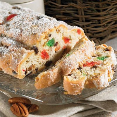 Pink Lady: Mom's Christmas Stolen Stolen Bread, Traditional Christmas Breakfast, Stollen Cake, Holiday Butter, Stollen Bread, Stolen Recipe, Stollen Recipe, German Food Authentic, Christmas Pastries