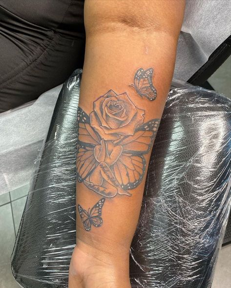 Jamaican Tattoos Ideas For Women, Medium Tattoos For Black Women, Medium Arm Tattoos For Women, Black Women Tattoos Ideas, Beauty Tattoo Ideas, Thigh Tats Small, Medium Tattoo Ideas, Arm Tattoos For Women Forearm, Small Dope Tattoos