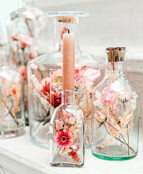 Vases With Flowers, Diy Bridal Shower, Tanaman Indoor, Deco Champetre, Bridal Shower Diy, Diy Bridal, Glass Vases, Wedding Cake Designs, Bottle Crafts