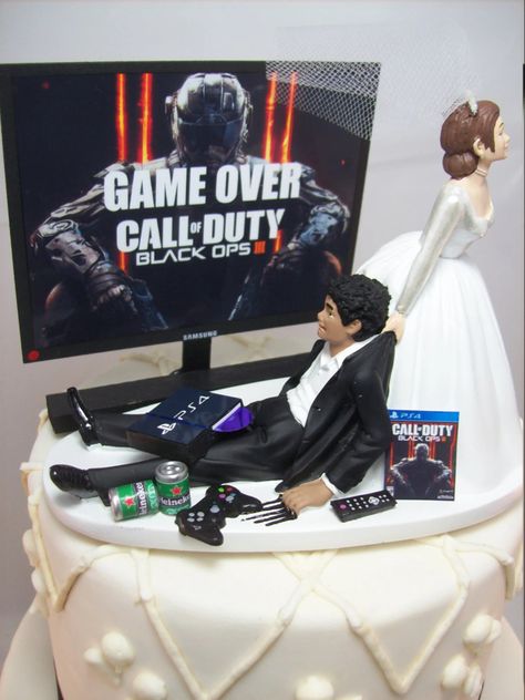 Hispanic Curly Hair, Gamer Wedding Cake, Gamer Wedding, Thank You Video, Funny Wedding Cakes, Funny Wedding Pictures, Funny Wedding Cake Toppers, Funny Wedding, Call Of Duty Black