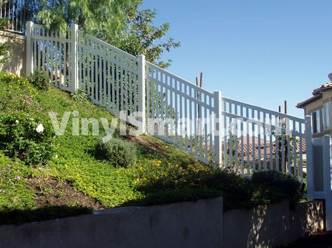 Vinyl picket fence on slope (racking) Vinyl Fence On Sloped Yard, Sloping Fence, Fence On Slope, Vinyl Picket Fence, Woodland Retreat, Yard Makeover, Sloped Yard, Fence Designs, Privacy Fence Designs