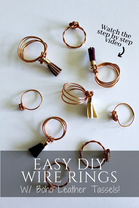 simple diy ring tutorial . easy wire jewelry with boho tassels . Diy Wire Wrapped Ring, Handmade Suncatchers, Diy Anklet, Diy Boho Clothes, Diy Rings Tutorial, Rings Tutorial, Diy Wire Rings, Boho Tassels, Mosaic Mirrors